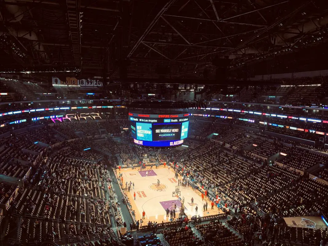 inside of staples center where the los angeles lakers play basketball